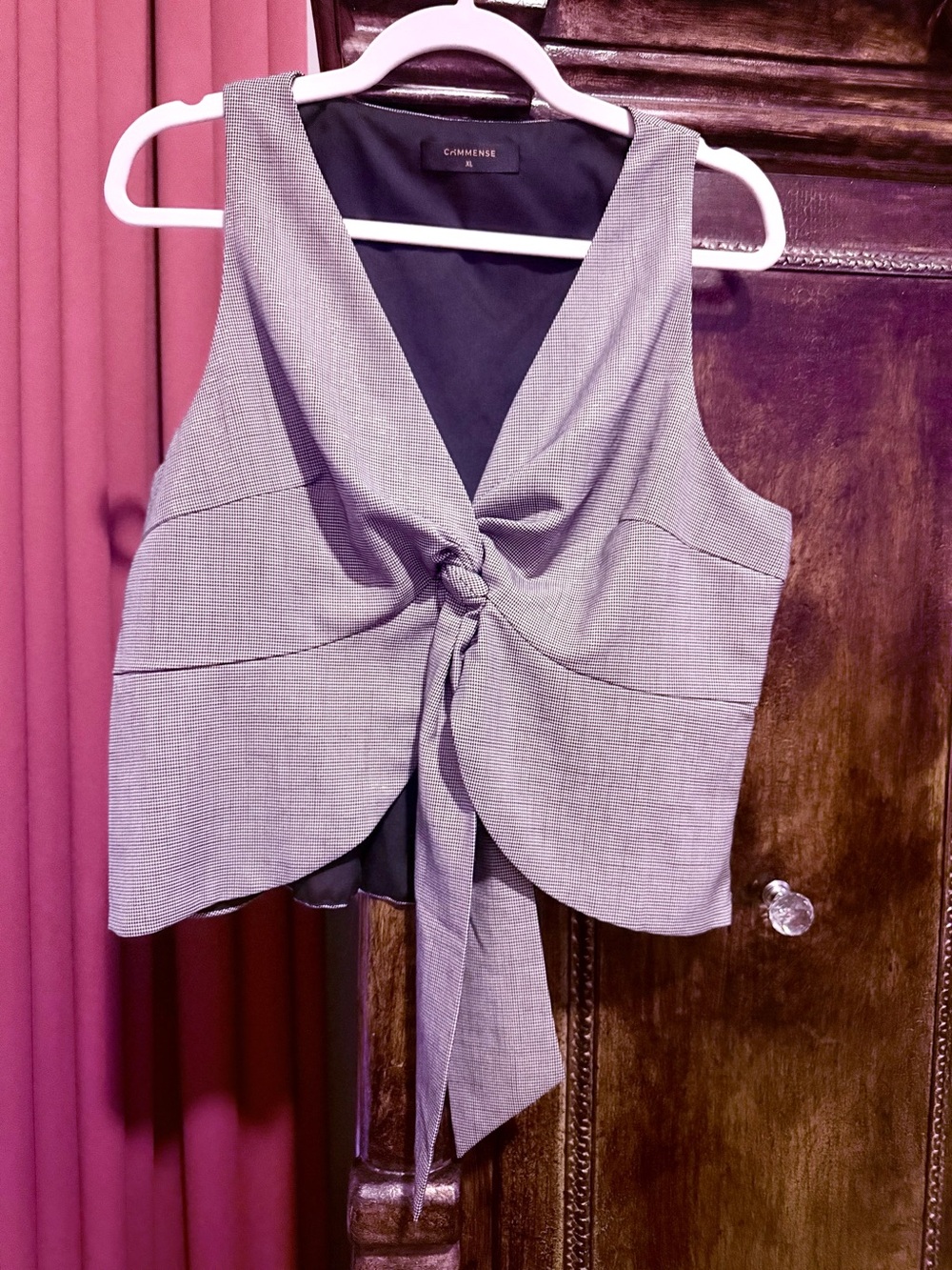 Commense Black & White Sleeveless Tie-Front Blouse